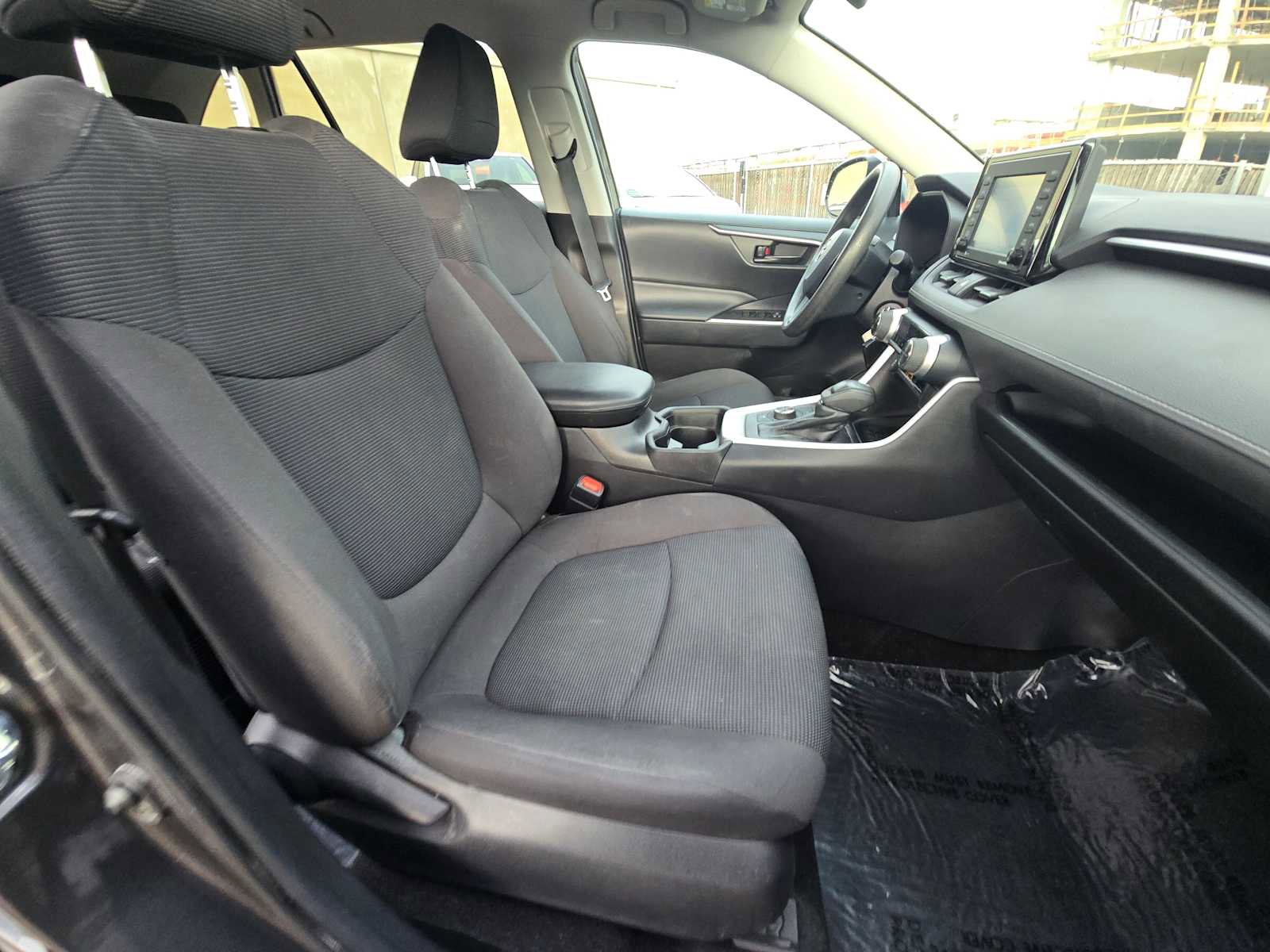 Used 2021 Toyota RAV4 LE image 11