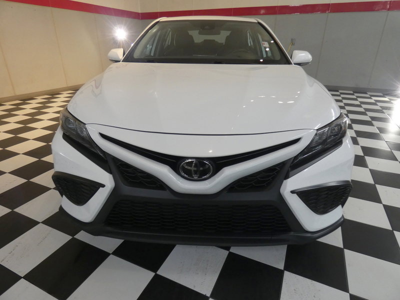 Used 2023 Toyota Camry SE image 2