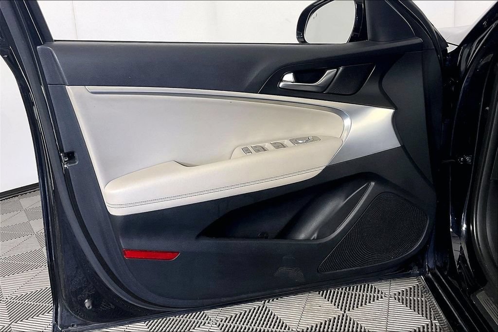 Used 2022 Genesis G70 2.0T RWD image 22
