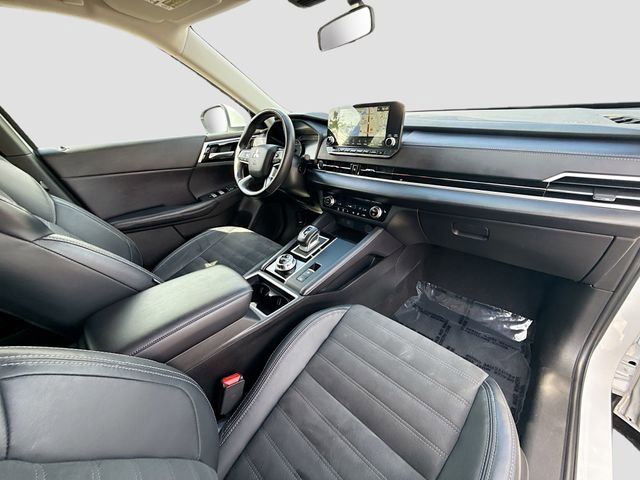 Used 2023 Mitsubishi Outlander SE Black Edition image 28