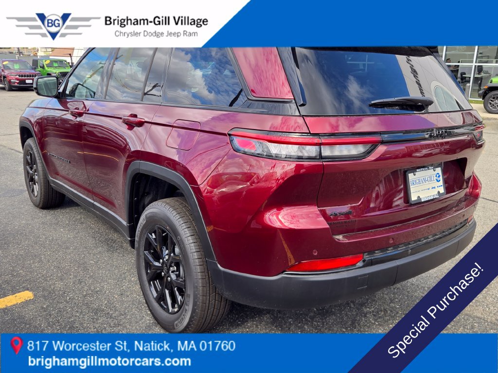 Used 2025 Jeep Grand Cherokee Altitude AWD/4WD image 8