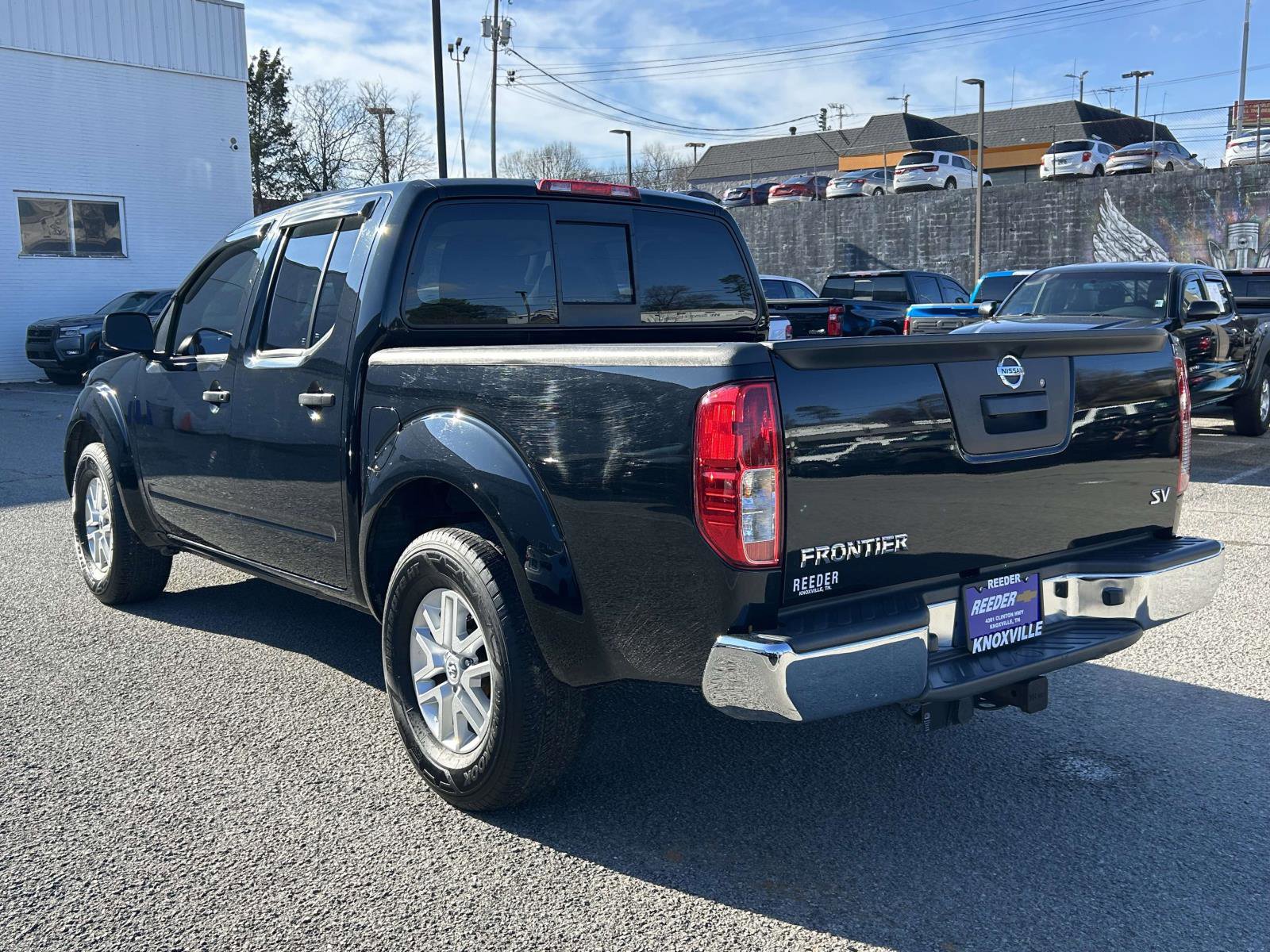 Used 2018 Nissan Frontier SV image 5