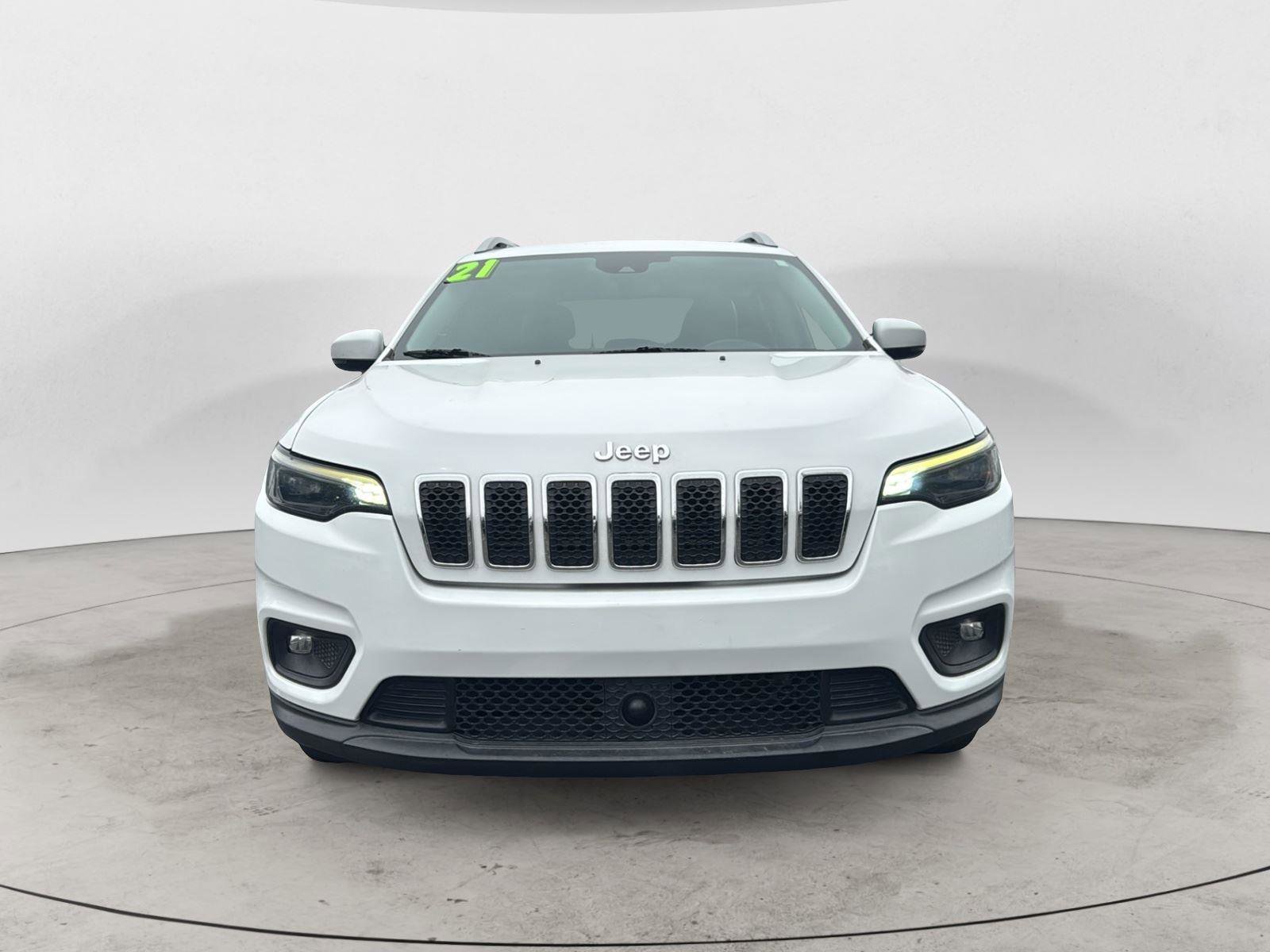 Used 2021 Jeep Cherokee Latitude Lux FWD image 2