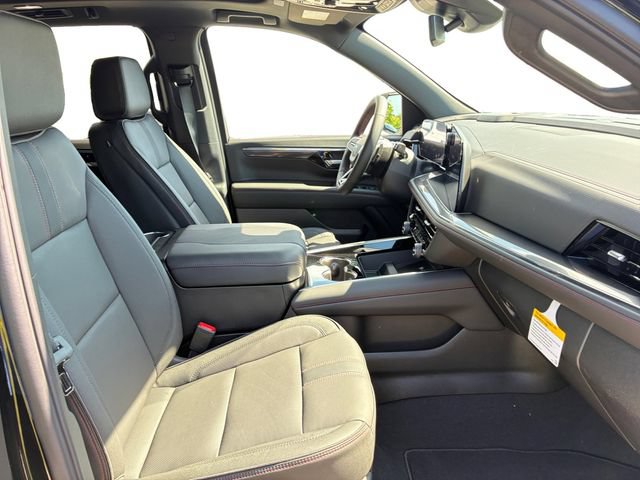 New 2026 Chevrolet Suburban RST w/ RST Capability Package AWD/4WD image 13