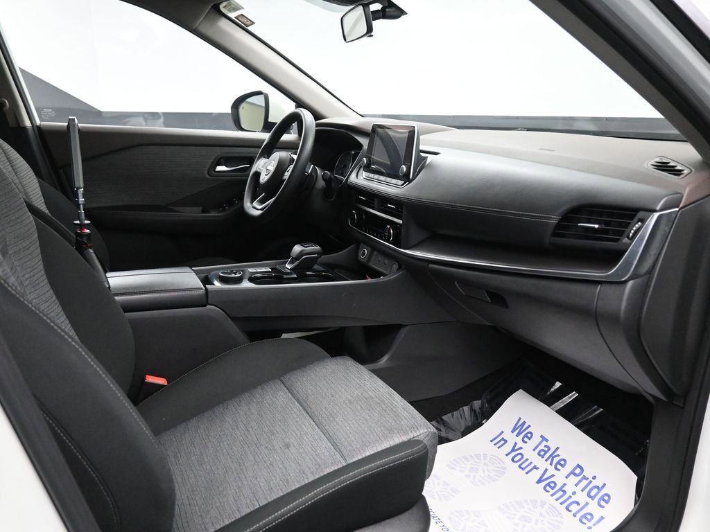 Used 2023 Nissan Rogue SV image 20