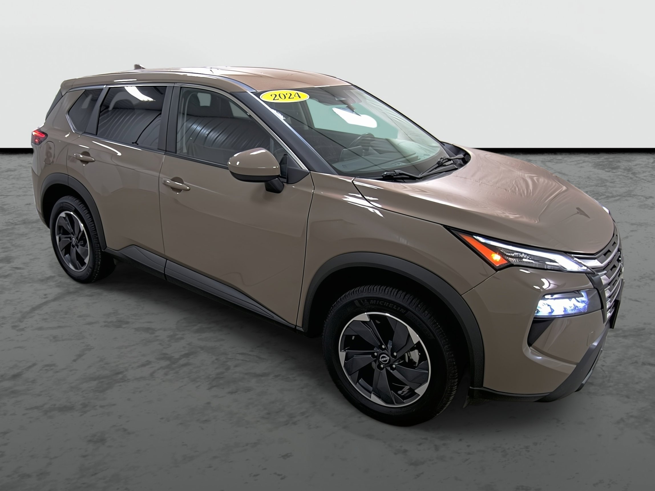 Used 2024 Nissan Rogue SV image 5