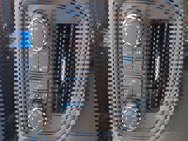 Used 2024 Chevrolet Silverado 1500 Custom image 38