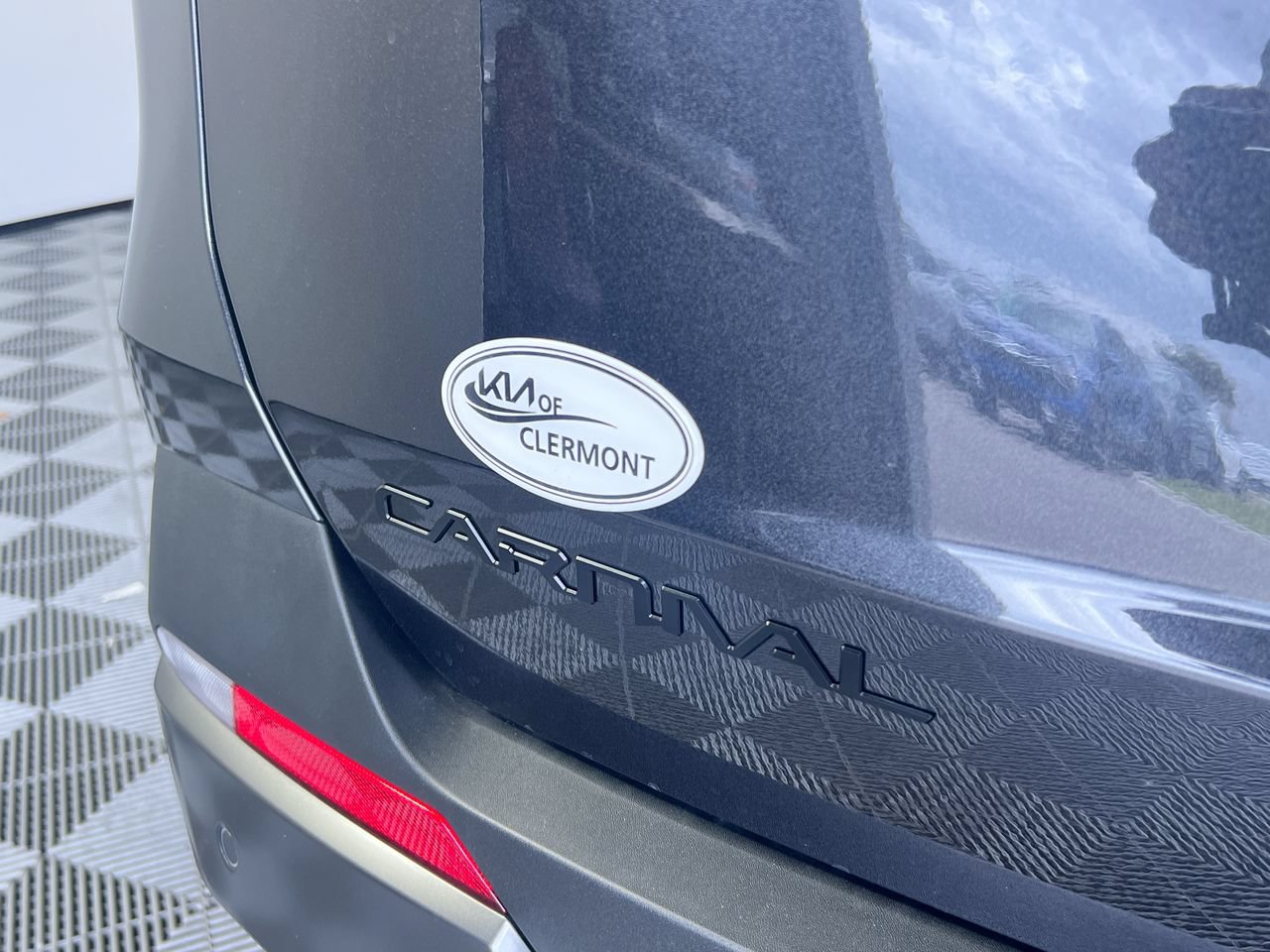 Certified 2025 Kia Carnival SX Prestige FWD image 5