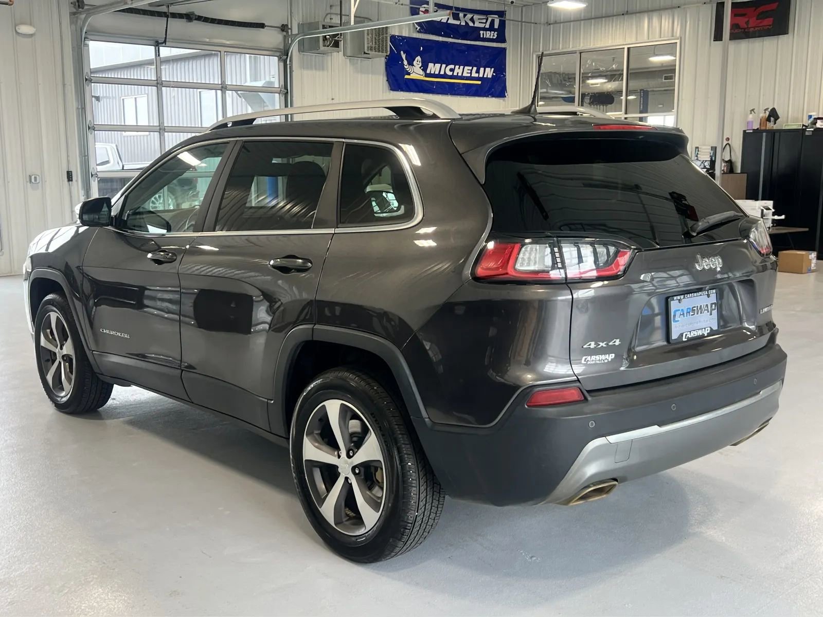Used 2020 Jeep Cherokee Limited AWD/4WD image 5