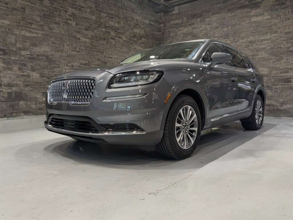 Used 2022 Lincoln Nautilus Reserve image 1