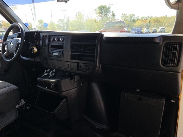 Used 2014 Chevrolet Express 4500 RWD image 15