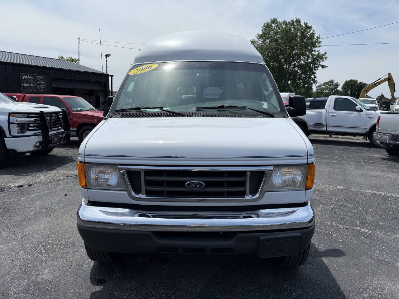 Used 2006 Ford E-350 and Econoline 350 XL RWD image 7