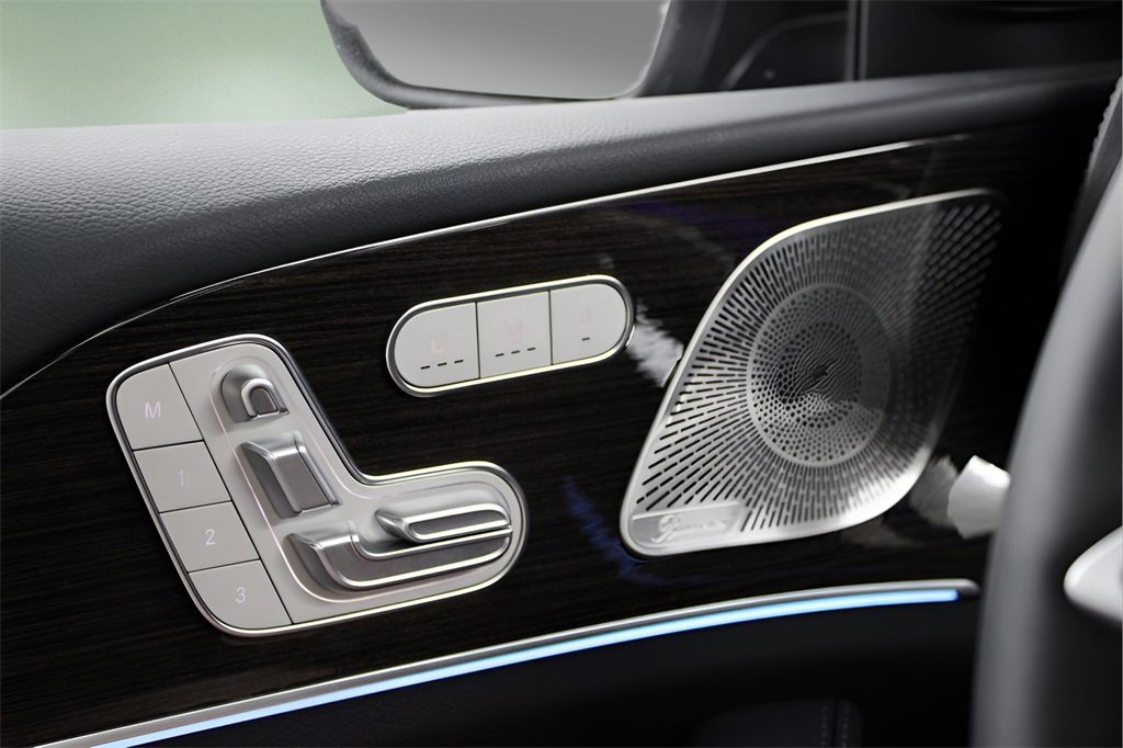 Used 2025 Mercedes-Benz GLS 450 4MATIC image 9