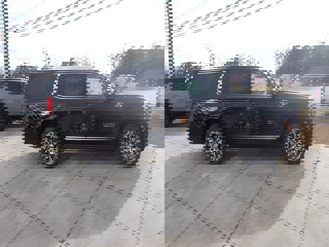 New 2026 GMC Yukon Denali w/ Denali Reserve Package image 2