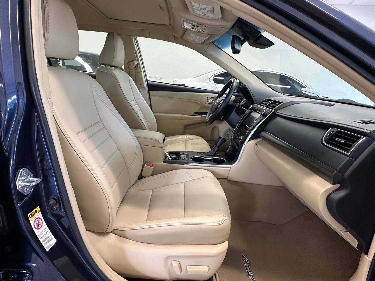 Used 2015 Toyota Camry XLE w/ Moonroof Package FWD image 23