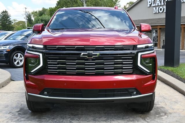 Used 2026 Chevrolet Suburban High Country AWD/4WD image 2