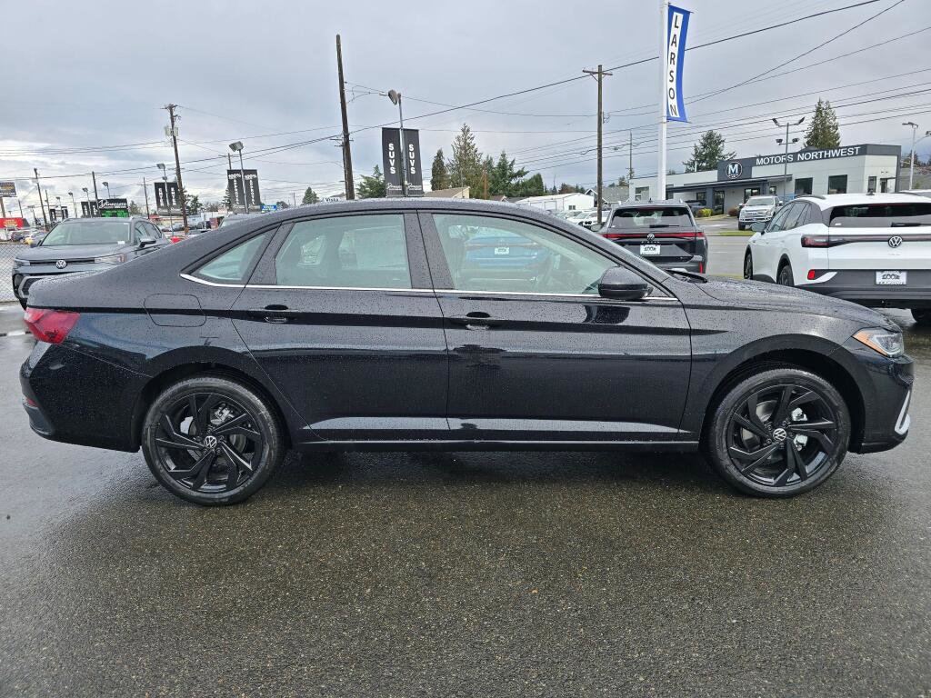 New 2026 Volkswagen Jetta SE image 3