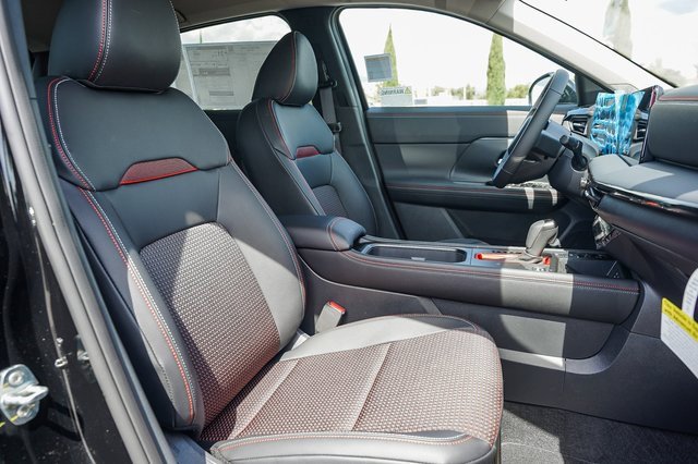 New 2026 Nissan Kicks SR image 17