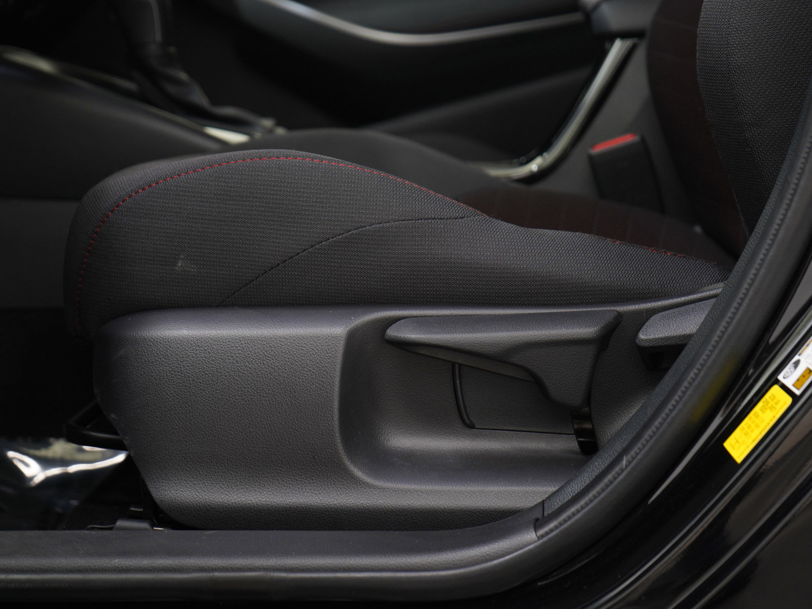 Used 2024 Toyota Corolla SE w/ SE Package image 20