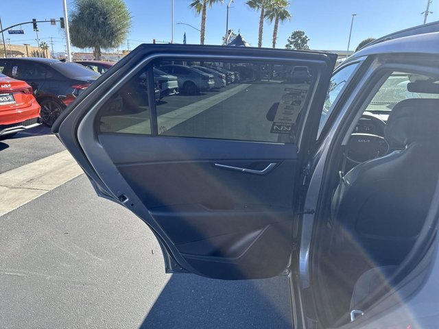 Certified 2025 Kia Niro LX image 6