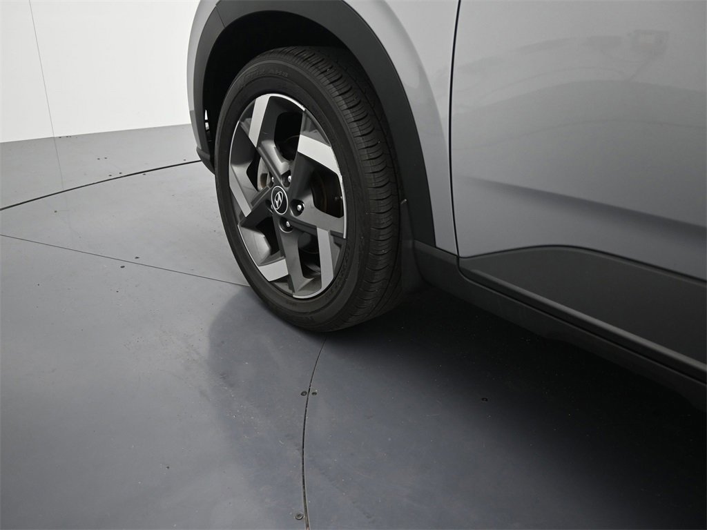 Used 2023 Hyundai Venue SEL image 10
