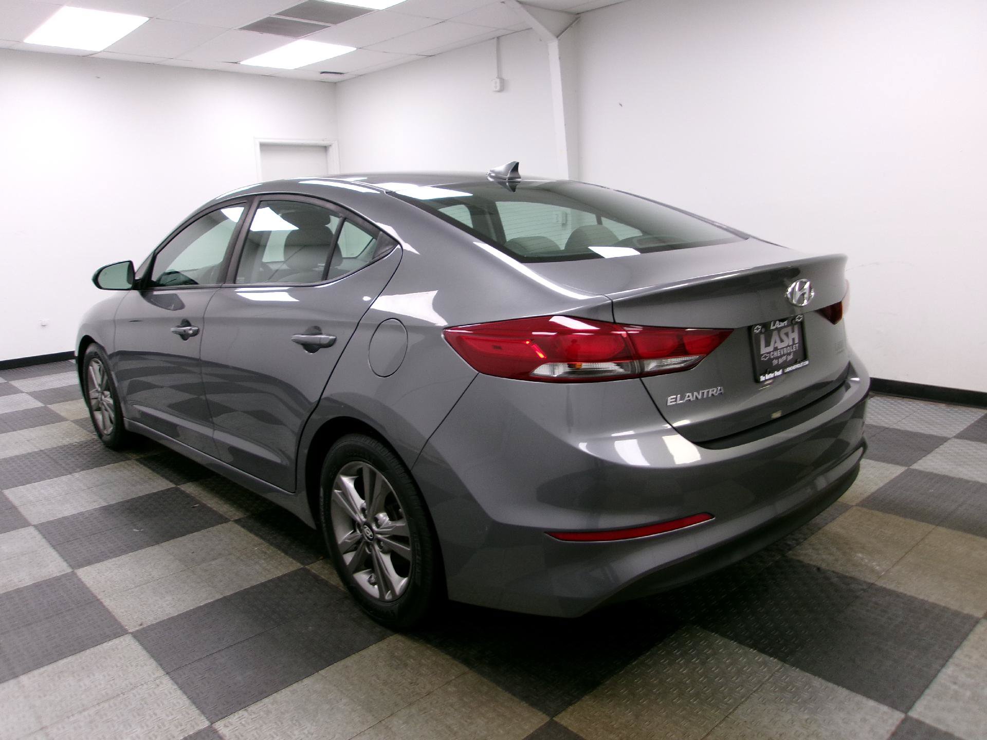 Used 2018 Hyundai Elantra Value Edition FWD image 3