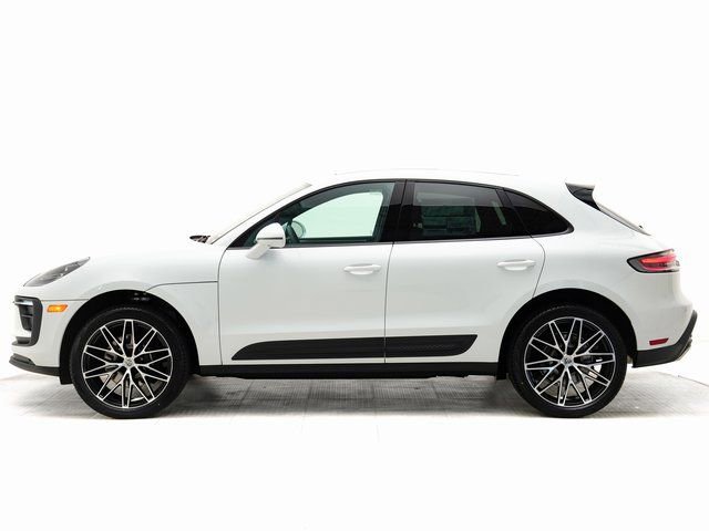 Certified 2025 Porsche Macan image 2