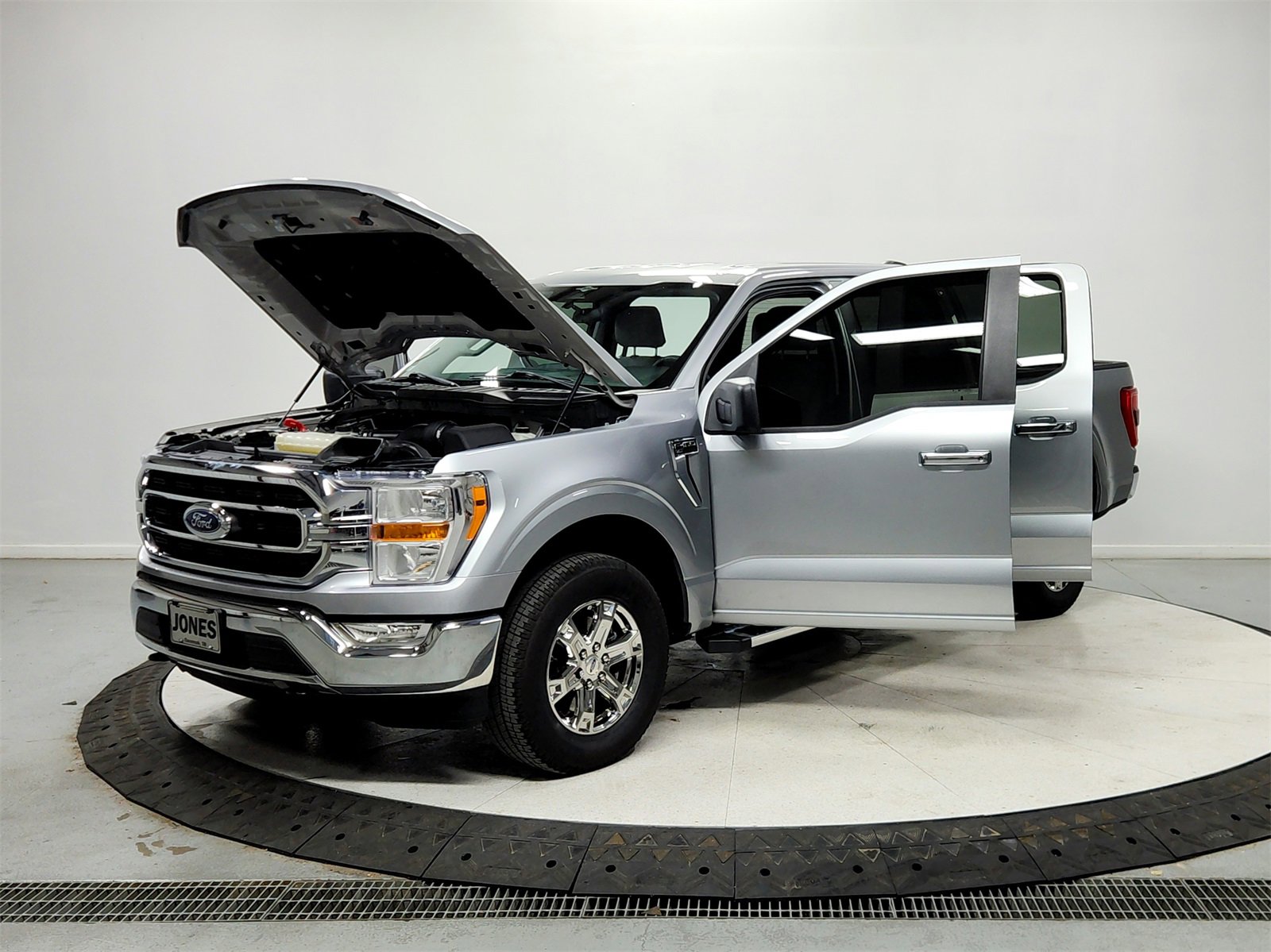 Used 2023 Ford F150 XLT w/ XTR Package image 11