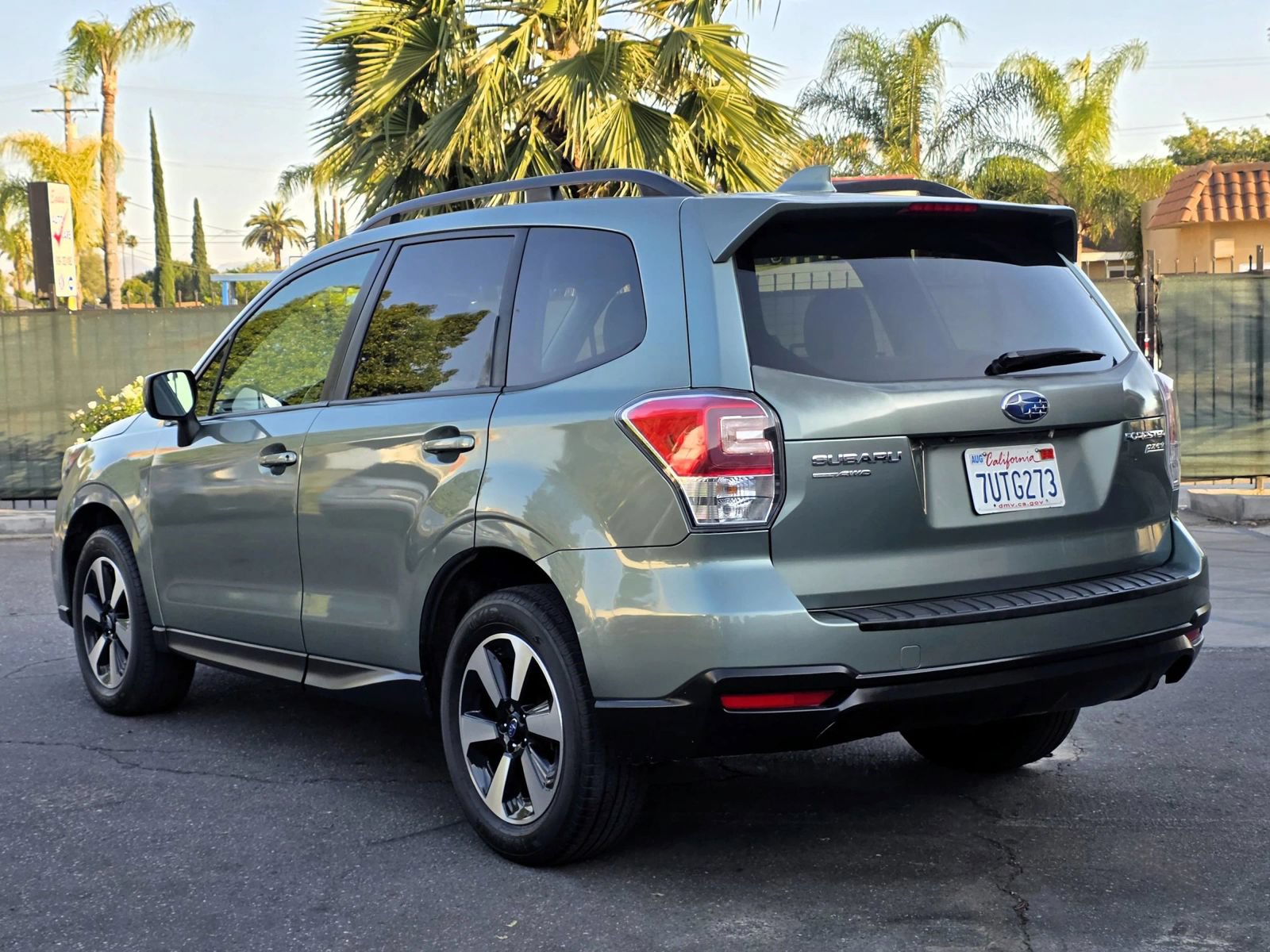 Used 2017 Subaru Forester 2.5i Premium w/ All-Weather Package AWD/4WD image 3