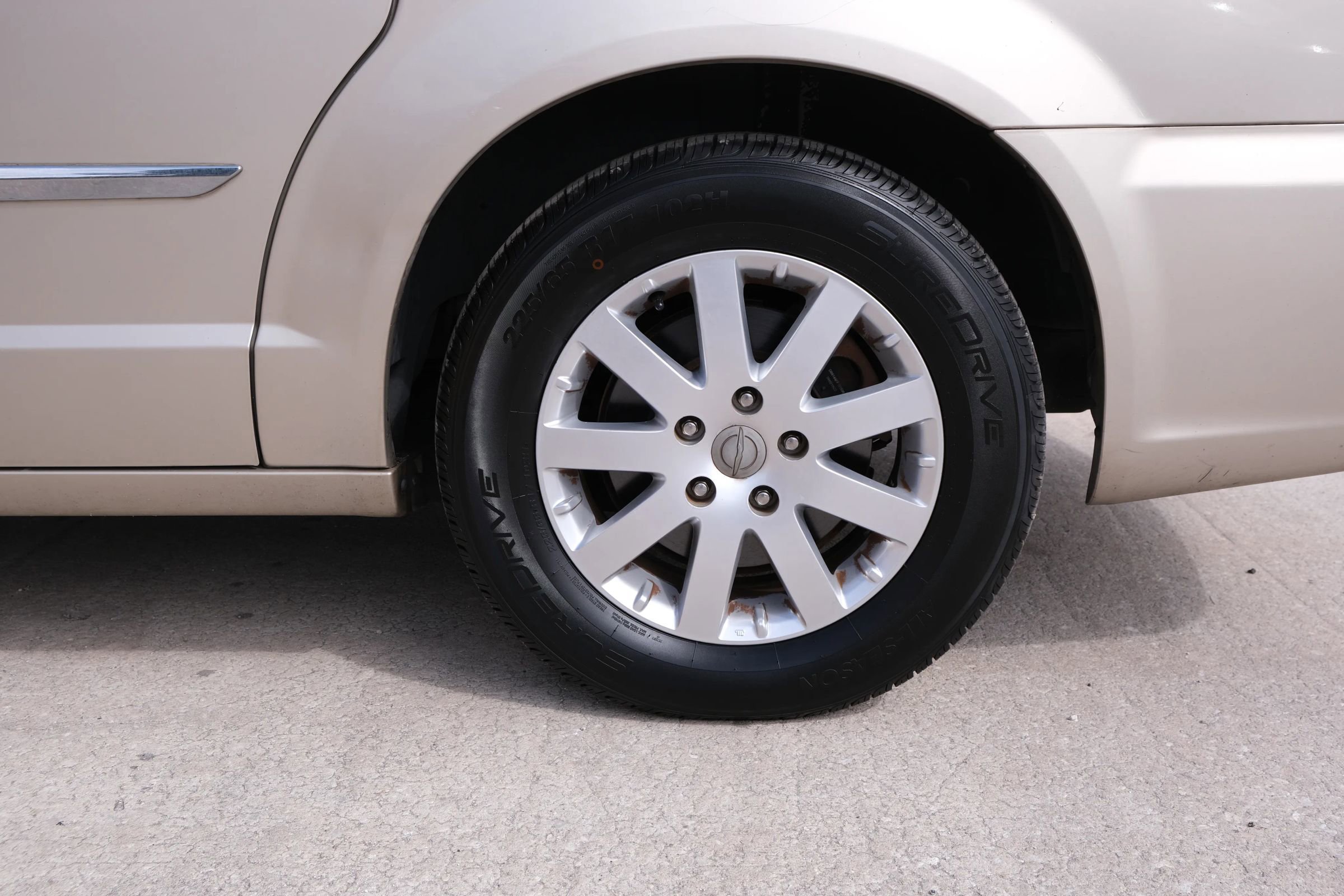 Used 2015 Chrysler Town & Country Touring image 13