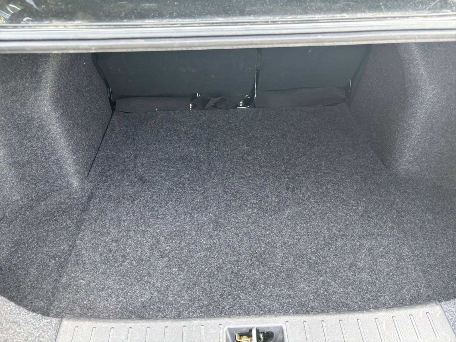 Used 2025 Nissan Versa SV FWD image 30
