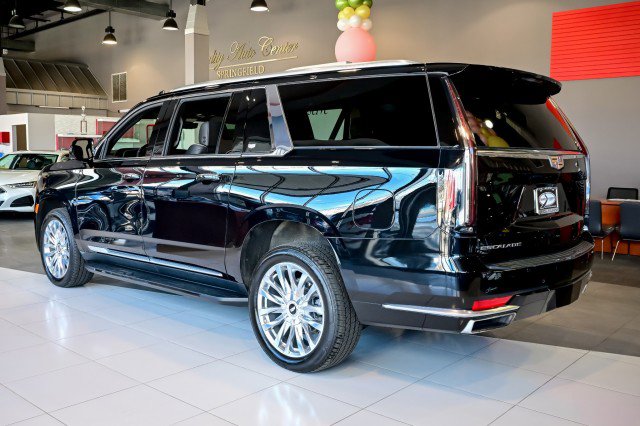 Used 2023 Cadillac Escalade ESV Premium Luxury image 7