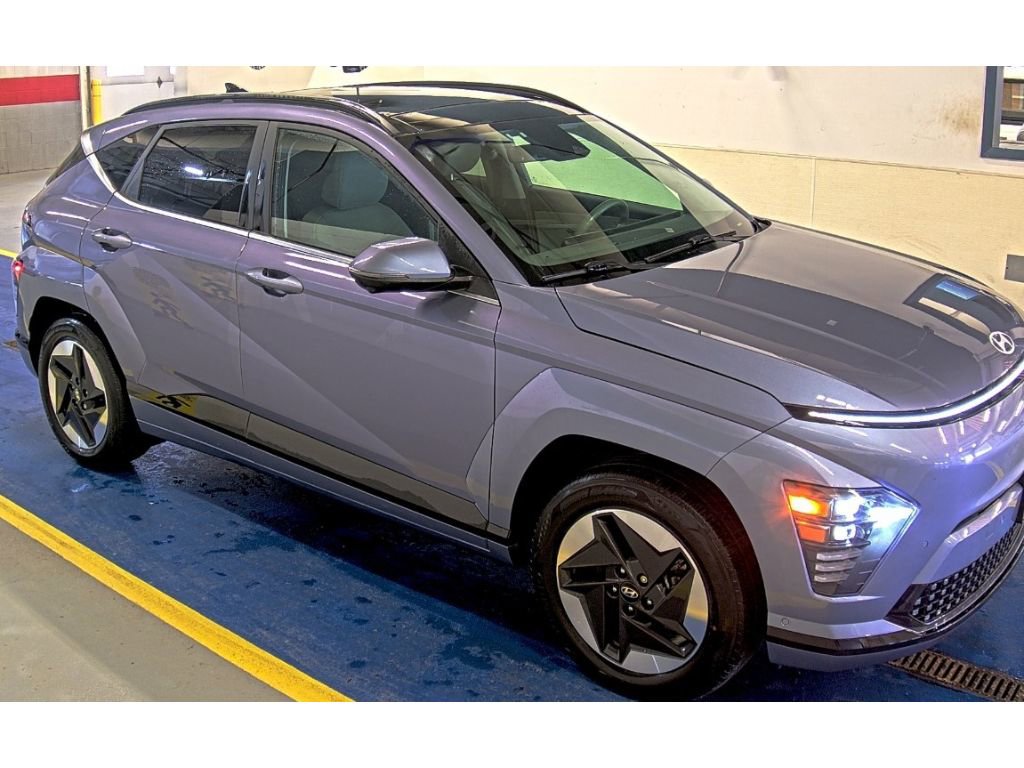 Used 2024 Hyundai Kona Limited FWD image 2