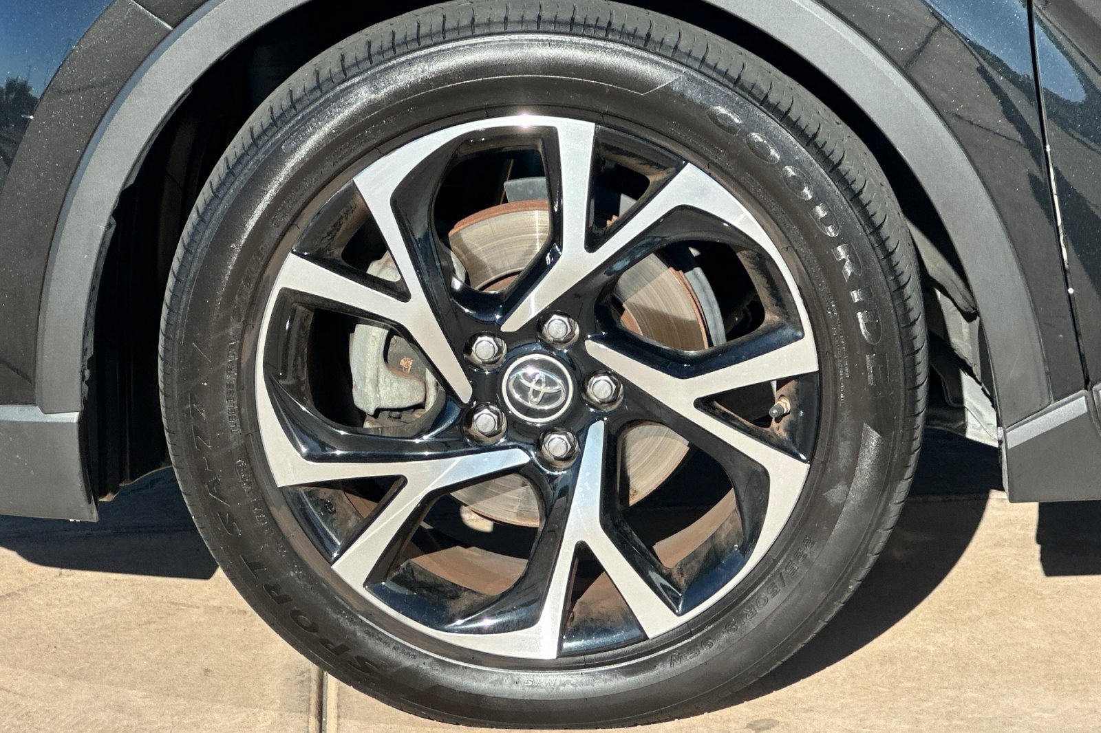 Certified 2018 Toyota C-HR XLE FWD image 32