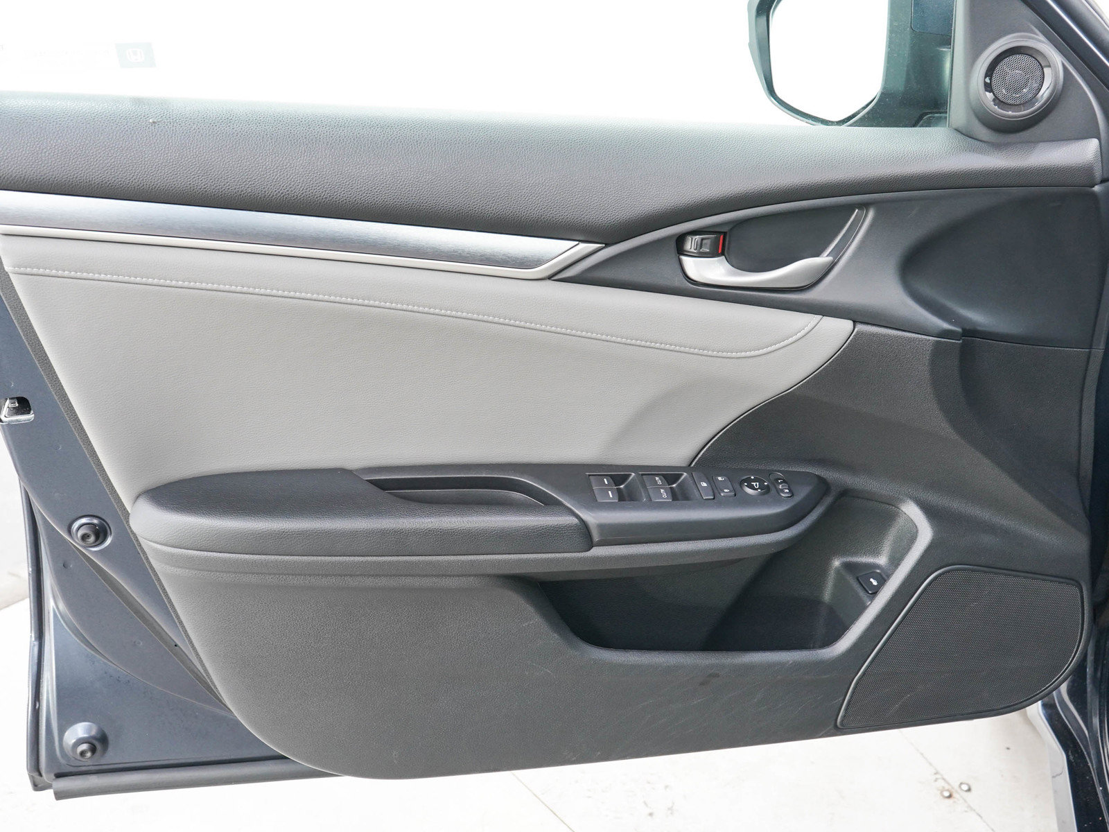 Used 2017 Honda Civic EX-L image 18