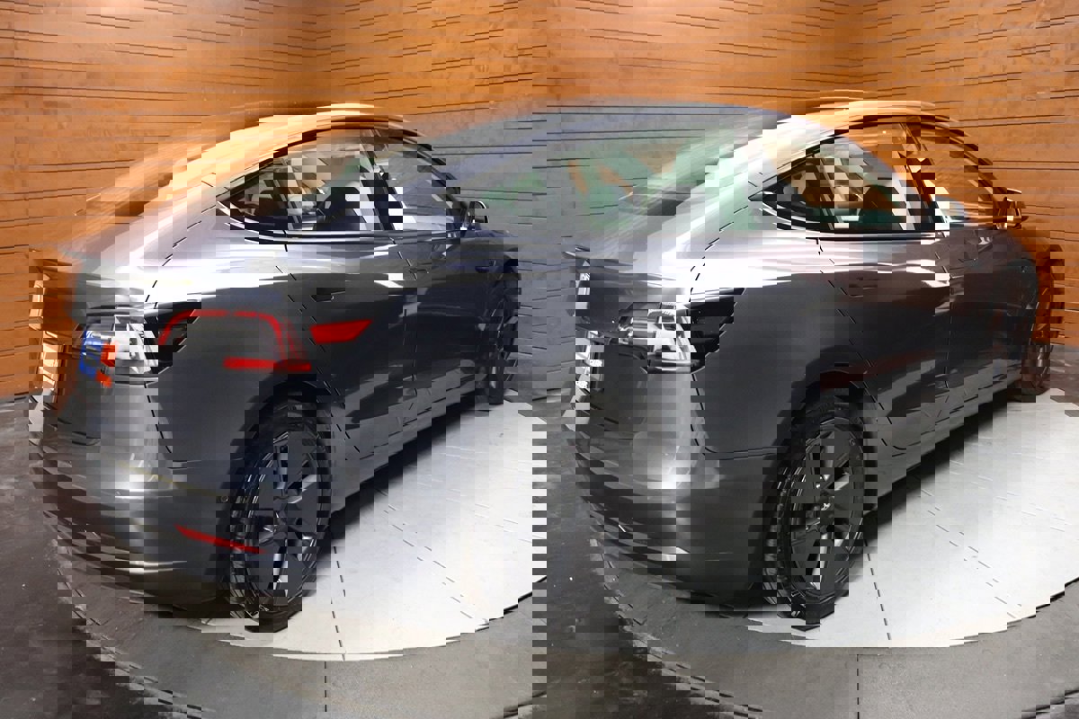 Used 2023 Tesla Model 3 Standard Range image 18