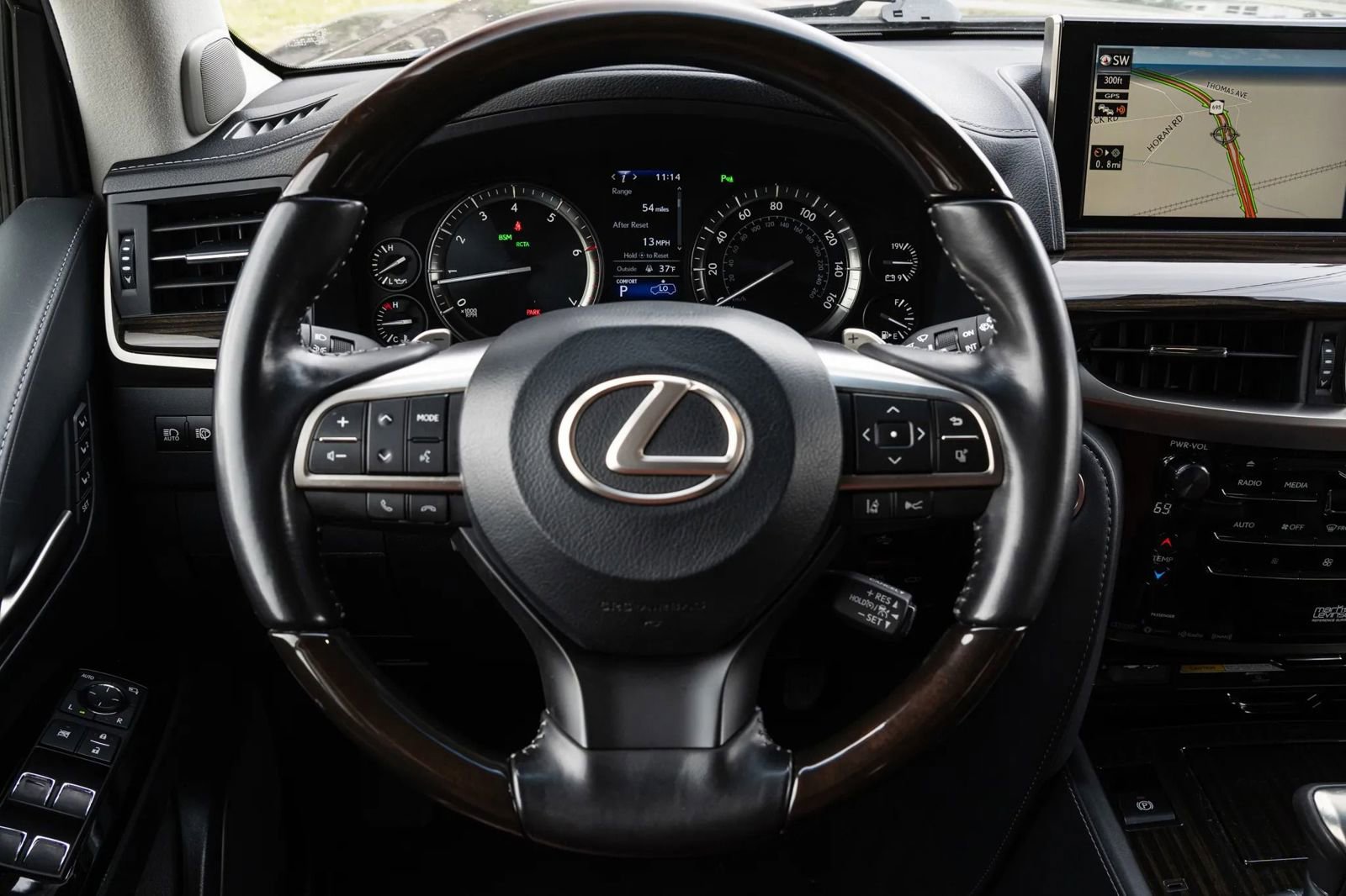 Used 2021 Lexus LX 570 4WD w/ Luxury Package image 25