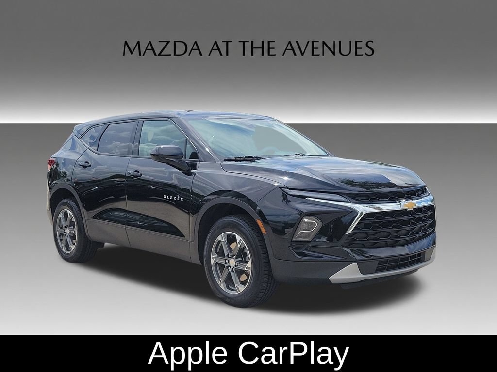 Used 2025 Chevrolet Blazer LT FWD image 2