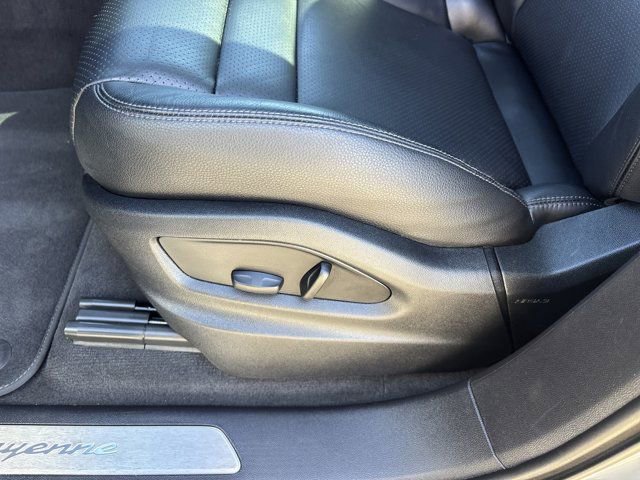 Used 2024 Porsche Cayenne AWD/4WD image 19