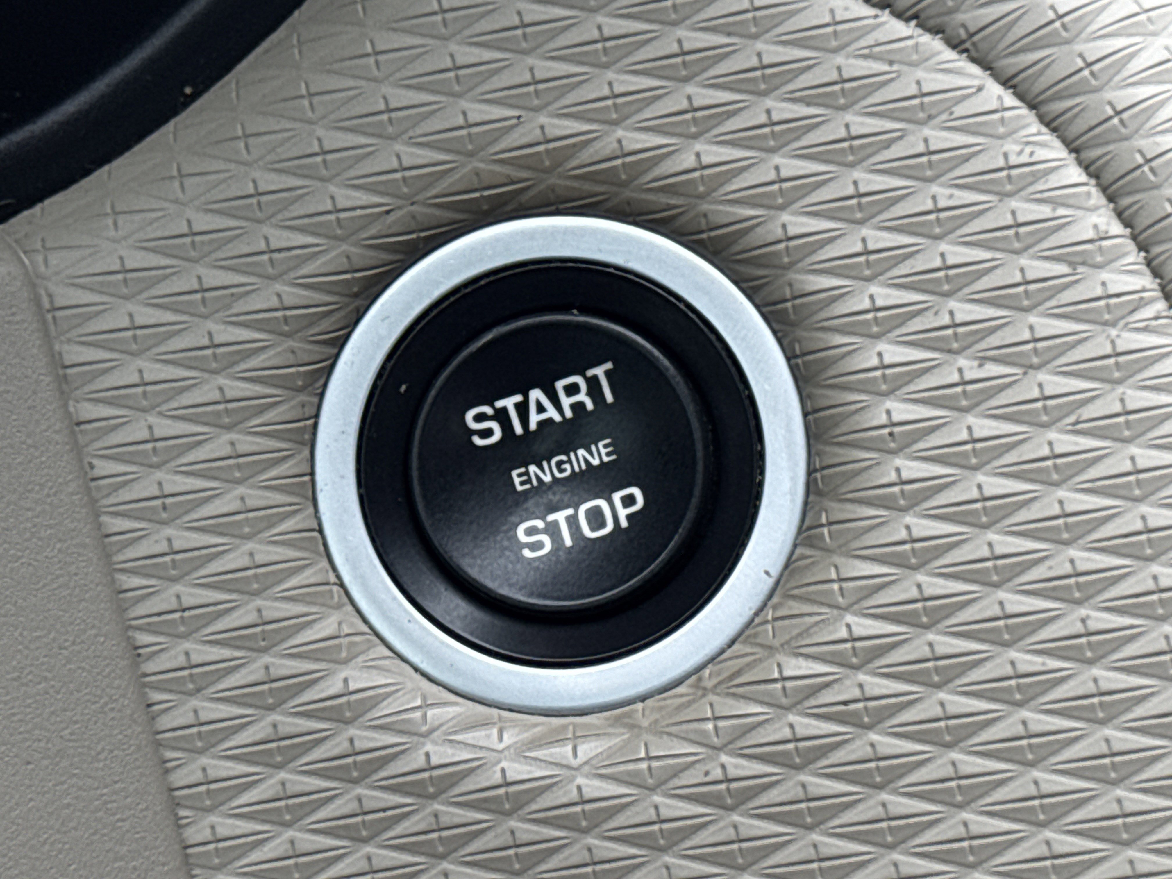 Used 2020 Land Rover Range Rover Velar R-Dynamic S image 18