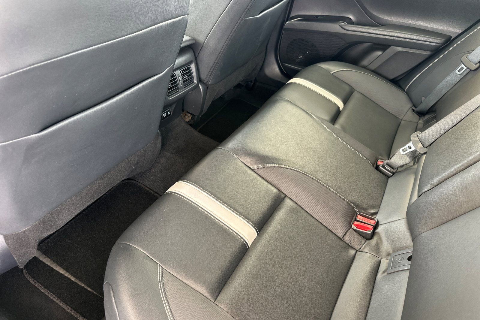 Used 2025 Toyota Camry SE image 12