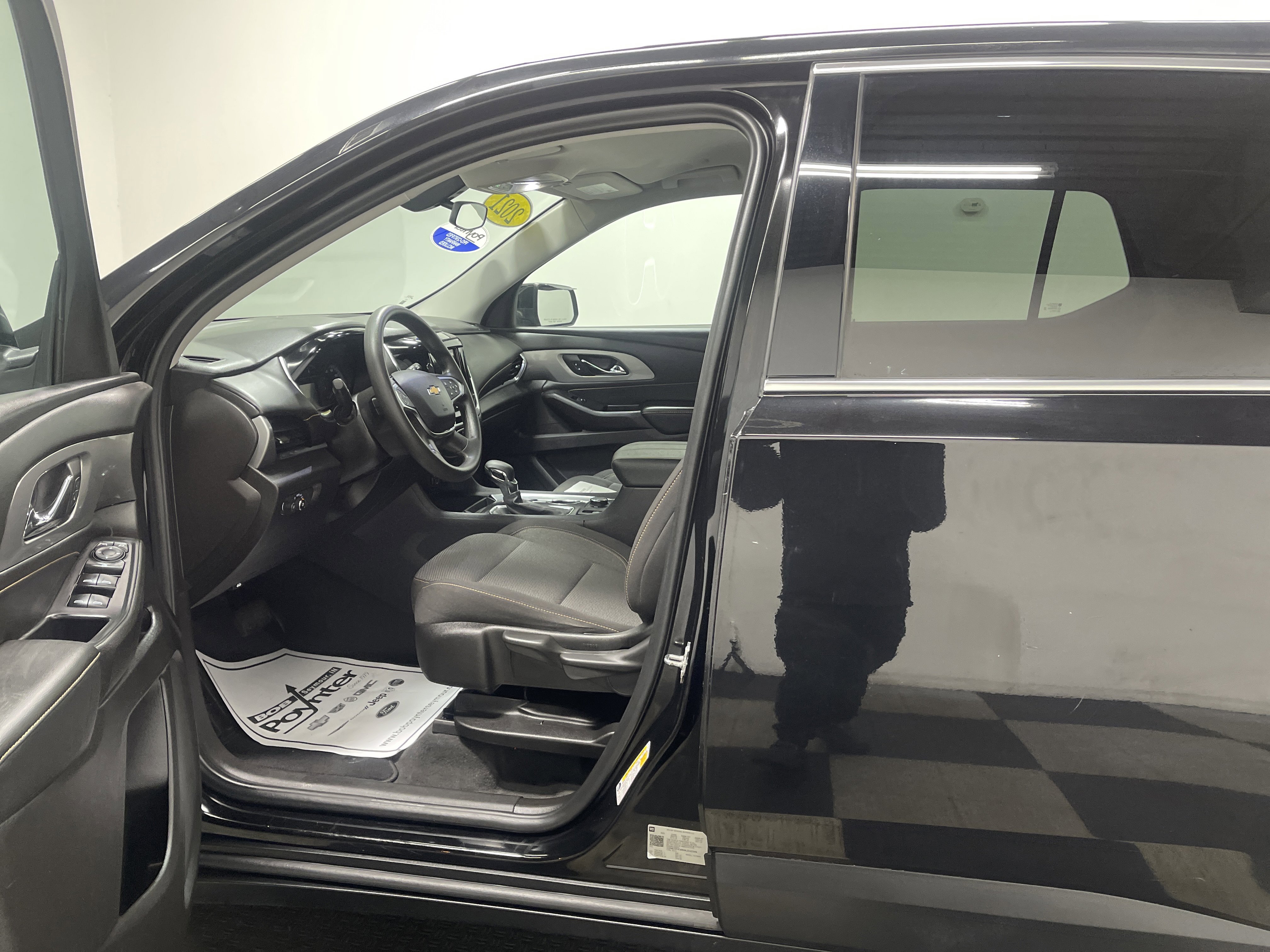 Used 2021 Chevrolet Traverse LS AWD/4WD image 9