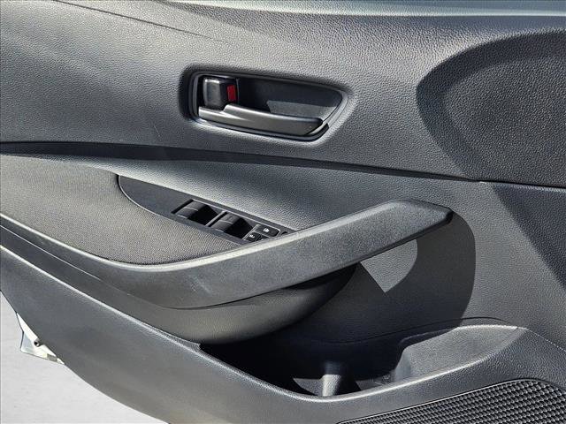 Used 2025 Toyota Corolla LE image 6