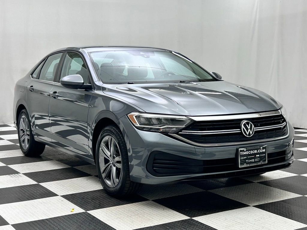 Used 2022 Volkswagen Jetta SE FWD image 2