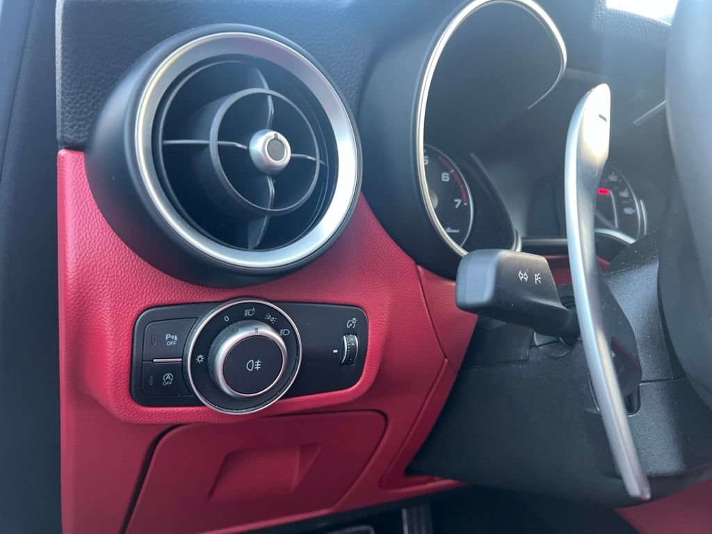 Used 2018 Alfa Romeo Stelvio Sport w/ Quick Order Package 22J Sport AWD/4WD image 20