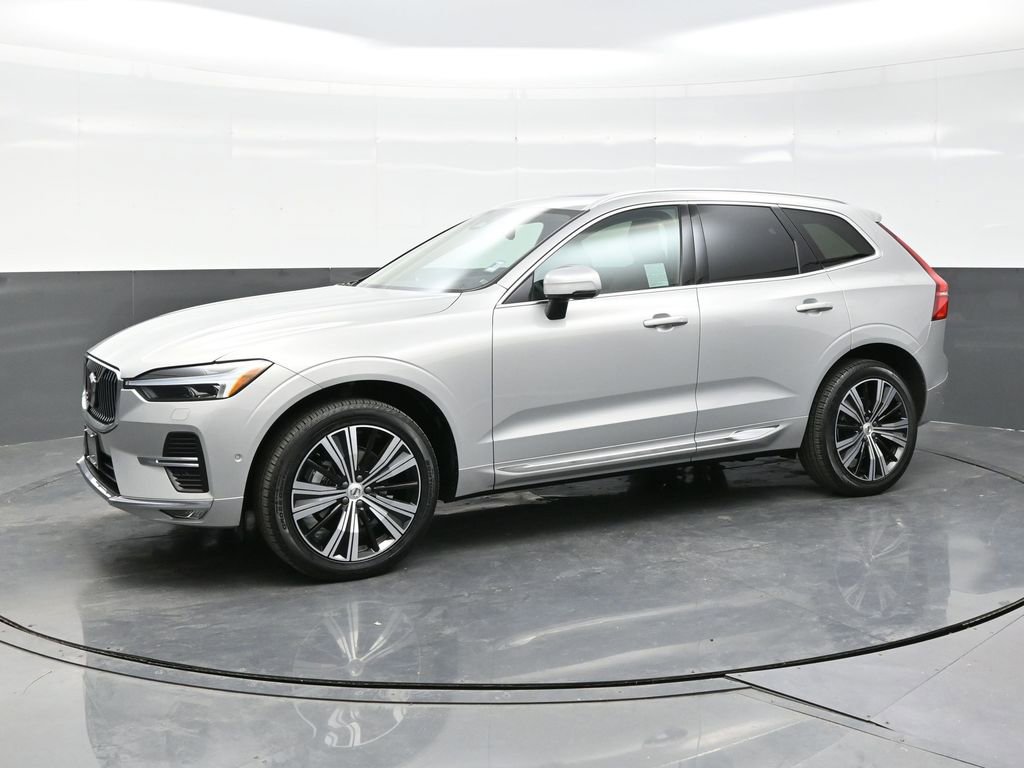 Used 2023 Volvo XC60 B5 Plus w/ Climate Package image 3
