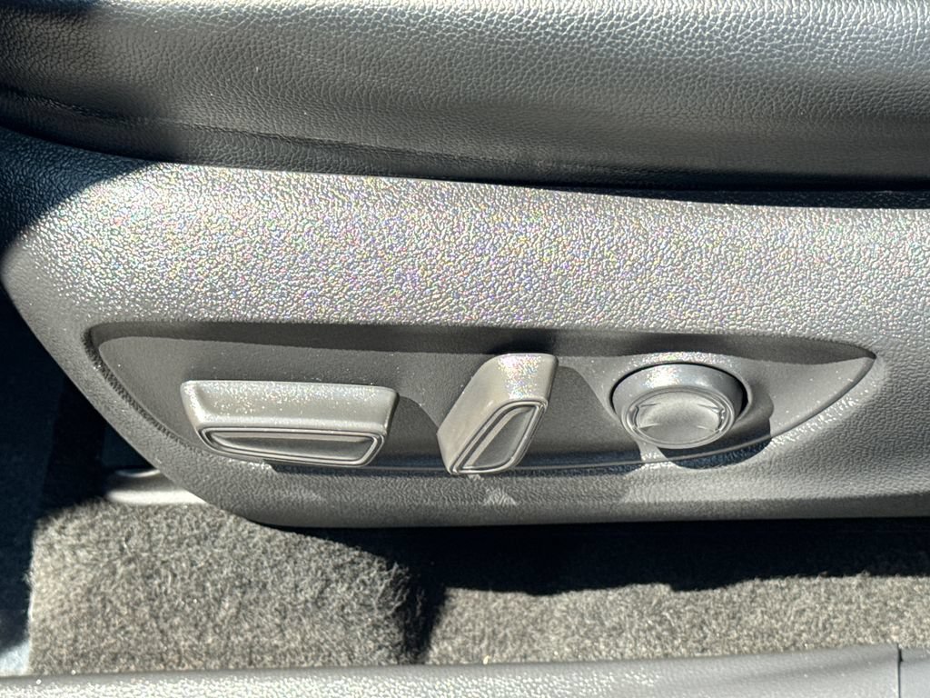 Used 2025 Toyota Highlander XLE AWD/4WD image 52