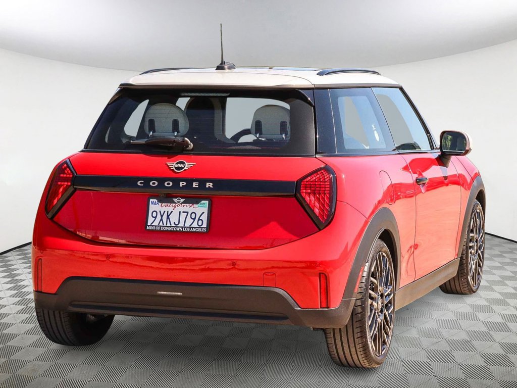 Used 2026 MINI Cooper 2-Door Hardtop FWD image 8