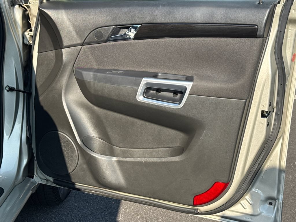 Used 2014 Chevrolet Captiva Sport LT FWD image 13
