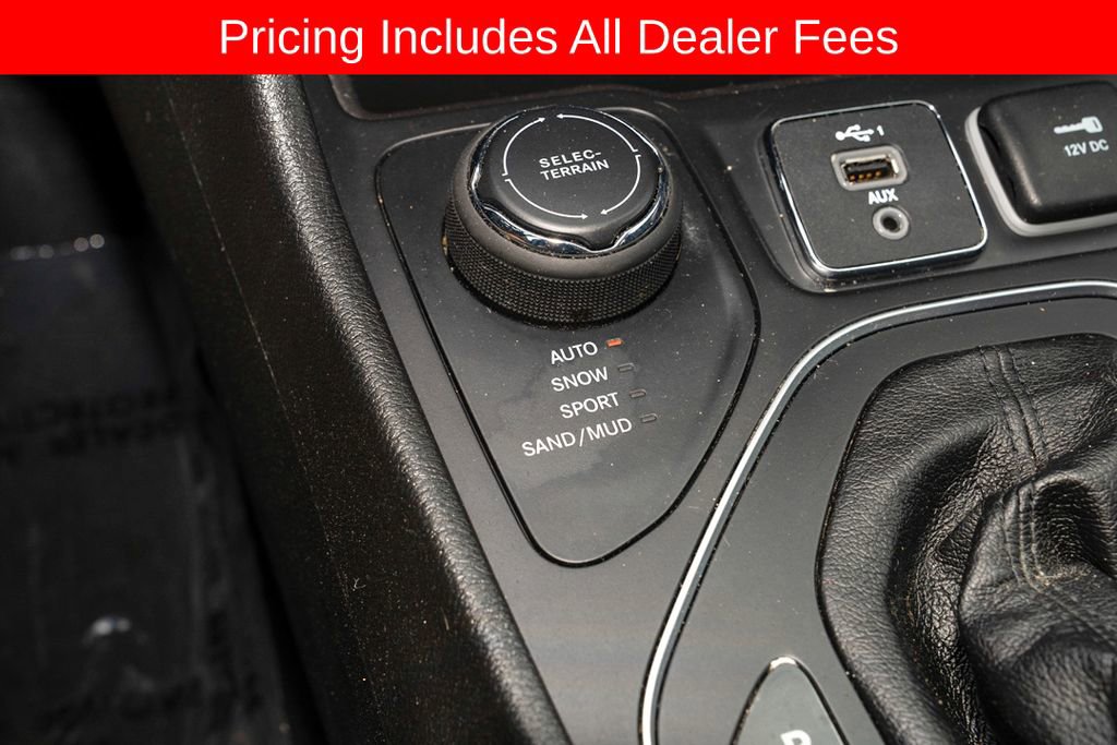 Used 2021 Jeep Cherokee Latitude AWD/4WD image 14